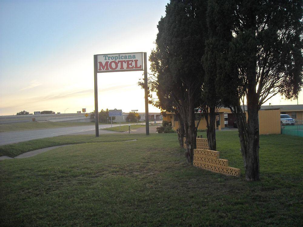 Tropicana Motel Bastrop Exteriör bild